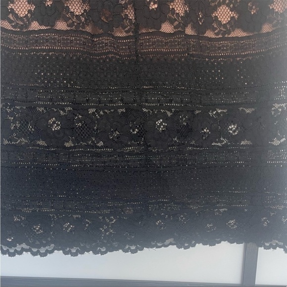 H&M lace midi pencil skirt. Small - Picture 9 of 13